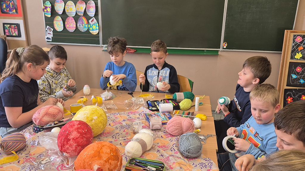 Read more about the article Ożywić tradycje – warsztaty zdobienia pisanek.